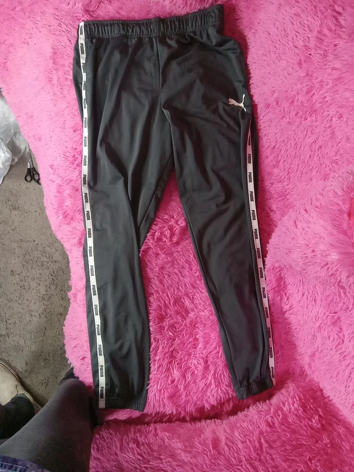 彪马灰色运动裤,带白色侧条纹和彪马标志,尺寸 L — 第 1/4 张图片