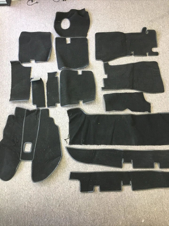 Pre-Owned Black Carpet Kit for W113 Pagoda 230SL 250SL 280SL — 第 1/4 张图片