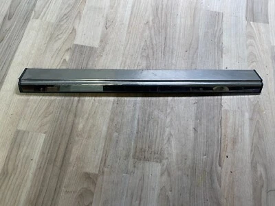 MERCEDES BENZ E550 E350 CLS550 OEM ALFÉIZAR DE PUERTA DELANTERA IZQUIERDA PLACA ESCALONADA  Foto 1 de 4