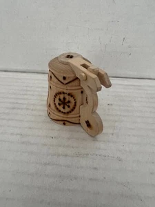 Mini birra russa vintage in legno intagliato a mano Stein Salvo 2'' - Foto 1 di 9