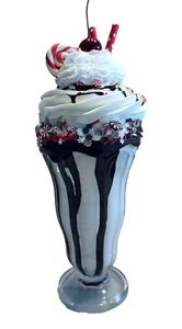 DEZICAKES Fake Milkshake Künstliche Lebensmittel Fake Vanille Pfefferminz Milchshake - Bild 1 von 9