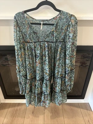 Top túnica brillante multicolor Free People con borlas. Talla L. SIN RESBALÓN Foto 1 de 4