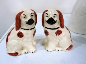 cute vintage Staffordshire dogs vintage pair of Wally dogs approx 9 cm tall - Picture 1 of 2