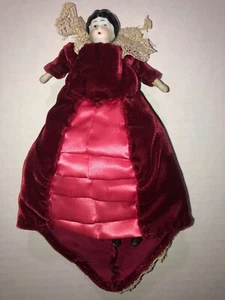 ANTIKE Puppenstube Puppe Ca 1800er Porzellankopf 7 in Cranberryrot Samt, Spitzenkleid - Bild 1 von 8