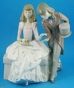 Lladro #5409 Courting Time Boy & Girl w/ Flowers in Love Figurine 8.75" Rare EUC - Foto 1 di 9