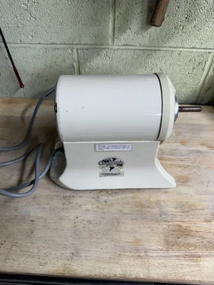 Exprimidor Champion de alta resistencia Estuche de metal de almendra G5-NG-853S Base de motor ¡Solo funciona!! Foto 1 de 4