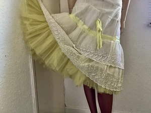 Stunning Vtg 50s Nylon Multi Layers of Lace Jive Rockabilly Half Slip Petticoat - Picture 1 of 10