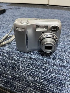 Nikon COOLPIX 2200 Digital Camera Compact 3x Zoom 2MP Silver Tested Working - Picture 1 of 9