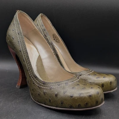 Bomba de avestruz oliva John Fluevog Attentions Paris, tacón de 4 pulgadas, EE. UU. 8,5 descontinuada Foto 1 de 4