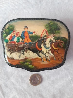U-Boîte russe, laquée peinte main-Coffret, personnages, calèche-Lacquer box- - Photo 1/4