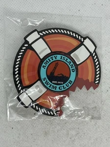 Horror Block Jaws Amity Island Swim Club Sammlerstück Pin Pinback Nerd Block - Bild 1 von 2
