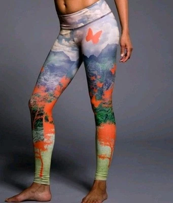 Pantalones Legging Onzie Free Fly Hot Yoga Naranja Mariposa Estampado Montaña Talla S/M Foto 1 de 4