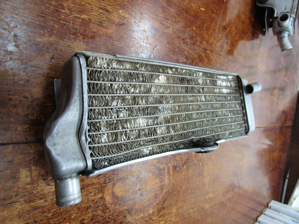 CR 500 HONDA 1993 CR 500R 1993 RADIADOR IZQUIERDO DOBLADO TODAVÍA UTILIZABLE Foto 1 de 1