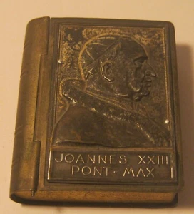 Mini caja de cuentas de rosario PAPA JUAN XXIII de latón macizo de mediados de siglo ¡¡EXCELENTE!!! - Imagen 1 de 5