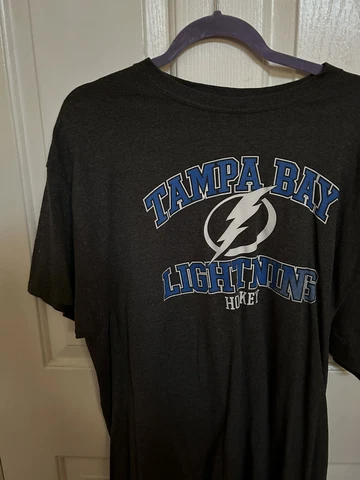 Tampa Bay Lightning Mens XL T Shirt. Official Licensed Product Of The NHL Great Cover