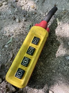 Estación Colgante TER 4 Botones 4/NPA 104/N 500W SIN CABLE Para Piezas (Caja Mala) - Imagen 1 de 8