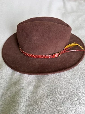 Sombrero Outback Trading Company Unisex Mediano Lana Randwick Pluma Cuero Hecho en EE. UU. Foto 1 de 4