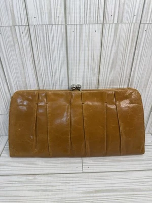 Bolso sin asas HOBO International Alena de cuero con cierre de beso marrón Foto 1 de 4