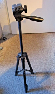 Leichtes Alu Stativ 40 - 136 cm - Bild 1 von 4