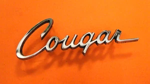 1971 1972 1973 Cougar Fender adorno emblema escritura placa de nombre - Imagen 1 de 3