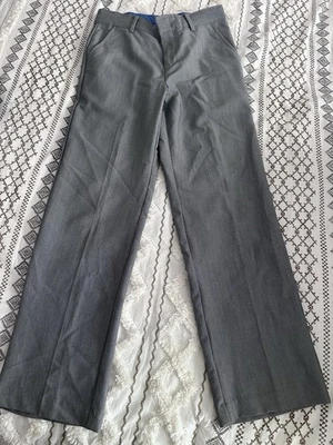 Pantalones de traje gris medio Dockers para niños talla 12 Foto 1 de 3