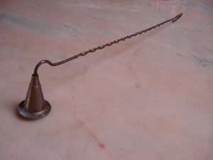 Messing Dochtlöscher / Kerzenlöscher mit gedrehtem Stiel - Vintage L:35 cm top - Bild 1 von 5
