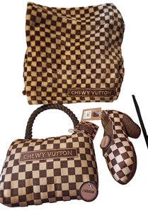 Chewy Vutton - Dog Set Blanket & 2 Toy set - Novelty - Squeaky Handbag Shoe -New - Picture 1 of 7