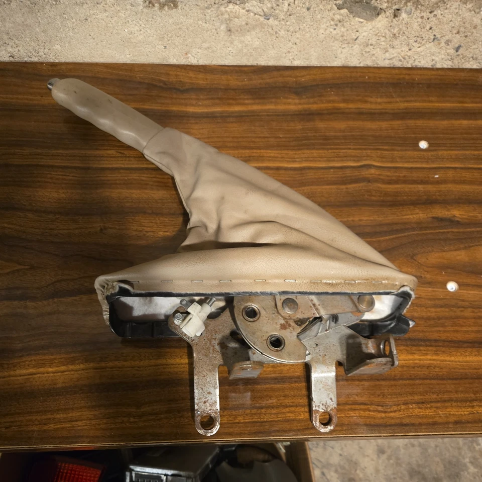 LINCOLN LS HAND BRAKE W/  BOOT LIGHT TAN 2000 2001 2002 - Image 1 of 2