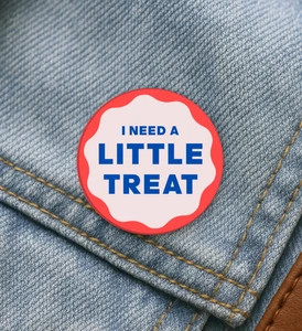 "Necesito un pequeño trato insignia / 1"" / Botón pin 25 mm / Sweet Treat" - Imagen 1 de 2