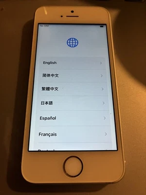 Apple iPhone SE 1st Gen. - Unlocked - 2 Apple  phones - Image 1 of 4