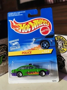 👓Hot Wheels 1997 INTERNATIONAL Card🚨POLICE Holden Commodore Green &Purple⭐5-SP - Picture 1 of 7