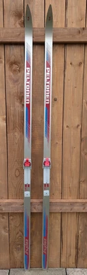 Excelentes esquís de nieve vintage de 74" de largo acabado GRIS ROJO y AZUL Foto 1 de 4