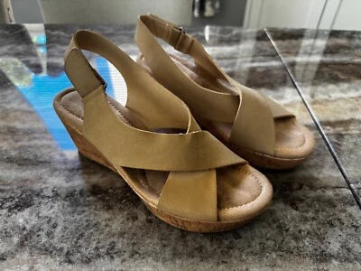 Sandalias/tacones chinos de nobuck con cuña beige talla 9,5 de segunda mano para mujer Foto 1 de 4