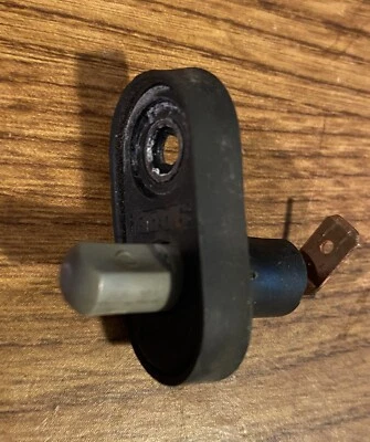 Interruptor de porta Saab 900 todos os anos até 1993 - Imagem 1 de 4