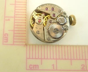 Universal Geneve 17 Jewel Wrist Watch Movement - Good Balance -  Parts / Repair - Picture 1 of 5