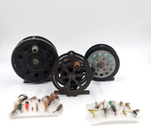 Lot 3 Vintage Fly Fishing Reels and 21 Hand Tied Flys Bugs Pflueger - Picture 1 of 21
