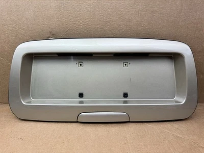 Panel de matrícula de maletero trasero Chevy TrailBlazer 2002-2009 OEM dorado Foto 1 de 4