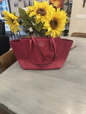 Bolso de Mano Gucci Autenticado Mediano Piel de Dólar Columpio Rosa Oscuro Cuero de Becerro Foto 1 de 4