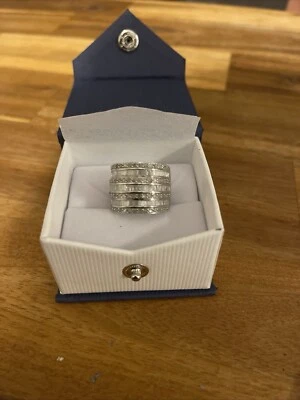 Anillo de diamantes cultivados en laboratorio de 2 quilates Foto 1 de 4