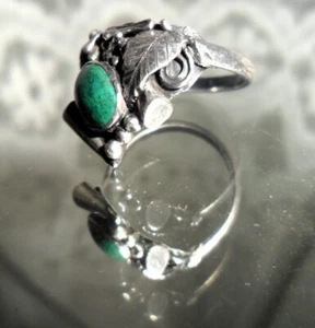 Vintage Silver and Green Turquoise Ladies Ring Size P 1/2 marked on the back - Picture 1 of 12