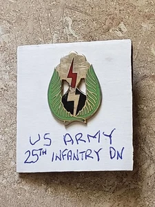 US Army 25th Infantry Division Crest DUI Pin - Picture 1 of 3