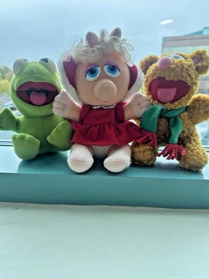 Peluche de Navidad de colección Jim Henson Muppets 7" juguete Piggy Kermit Fozzie McDonalds Foto 1 de 4