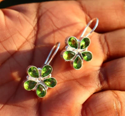 Pendiente de plata de ley 925 hecho a mano con forma de flor de piedras preciosas de peridoto regalo para ella Foto 1 de 4