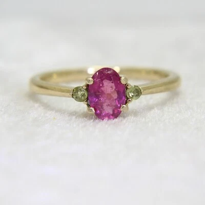 Vibrant Pink Tourmaline & Peridot 9ct Yellow Gold Ring size O ~ 7 1/4 - Image 1 of 4
