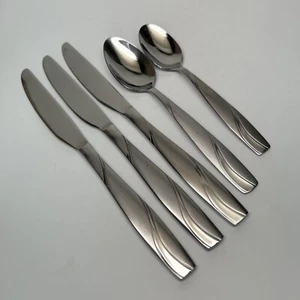 ONEIDA "SILVA" 3 SOLID DINNER KNIVES, 2 SPOONS - Glossy & Frosted - Picture 1 of 2