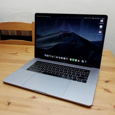 Laptop Apple MacBook Pro 15 pulgadas - A1990 (2018) Foto 1 de 2