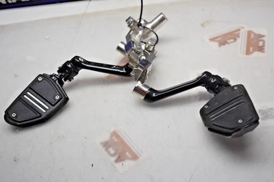 Juego de clavijas de reposapiés D2-12 Highway con abrazaderas Harley Davidson Tri Glide Trike 2020 Foto 1 de 4