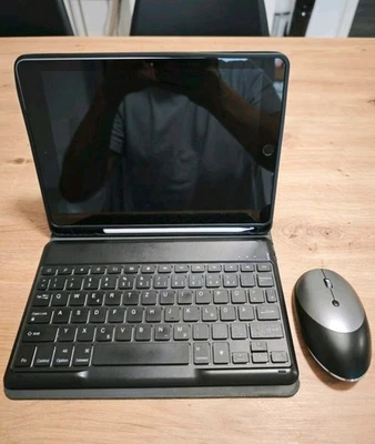 Apple iPad 6.Gen. 32GB, WiFi (Ohne Simlock), 9.7 Zoll - Space Grau - Bild 1 von 4