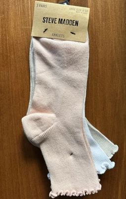 Women’s Steve Madden size 5-10 ankle socks 3 pairs - Image 1 of 2