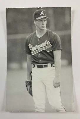 Tom Glavine (1989) Atlanta Braves Vintage Baseball Postcard PCAB-02 - Image 1 of 2